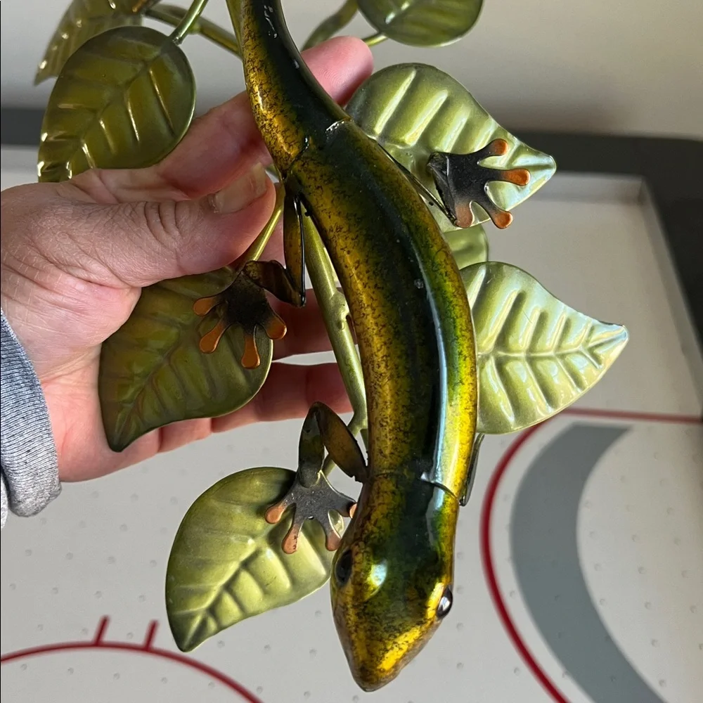 Green and Yellow Reptile Home Decor (Use)